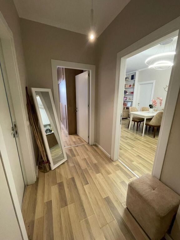 Shitet apartament 2+1 tek Farmacia 10