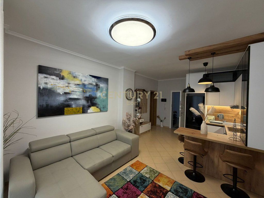 SHITET APARTAMENT 1+1 PRANE RESTORANT SHPIRAGU NE GOLEM !