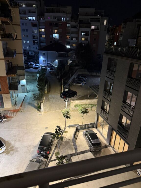 Shitet 2+1+2 me hipotek Fresk