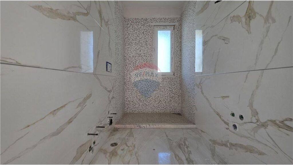 Dupleks ne Shitje,prane kishes Orthodokese,Vlore