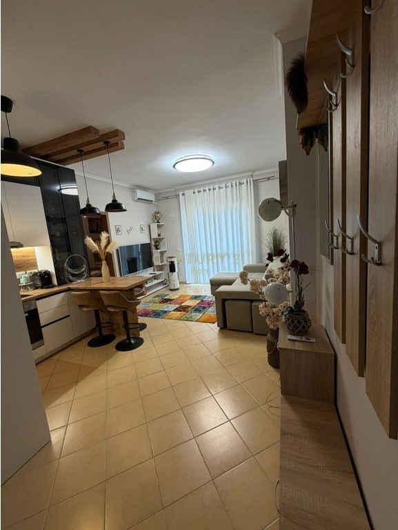 SHITET APARTAMENT 1+1 PRANE RESTORANT SHPIRAGU NE GOLEM !