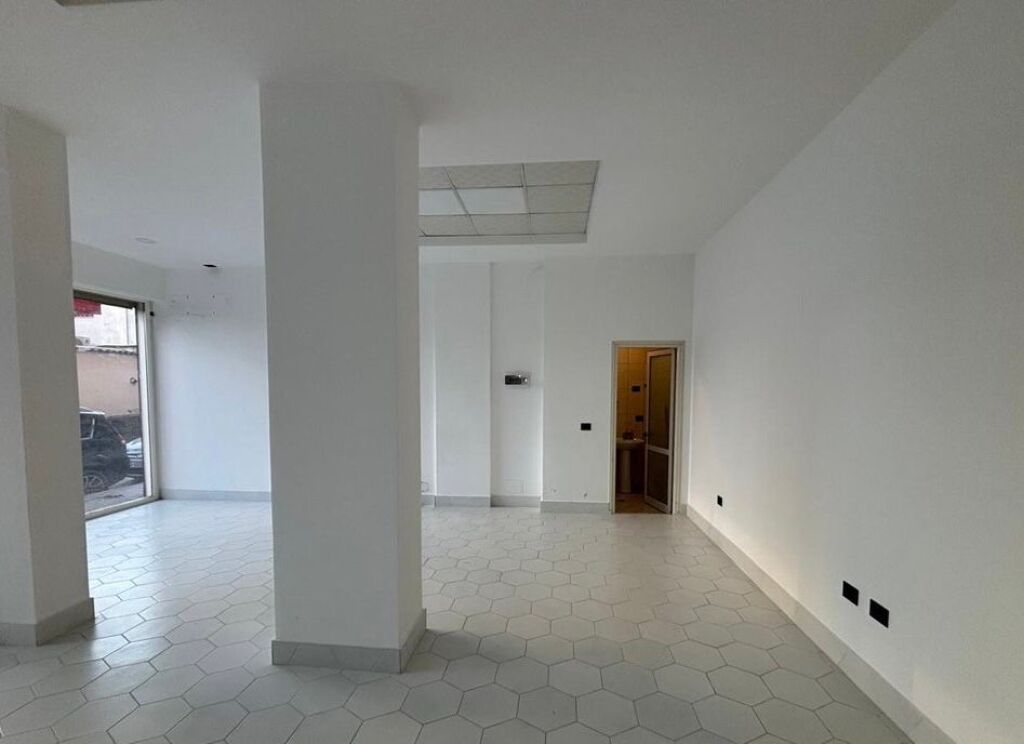 🏢 Ambient Komercial me Qira në Astir 📍 Pranë rrugës Rruga Teodor Keko 500 € /Muaj