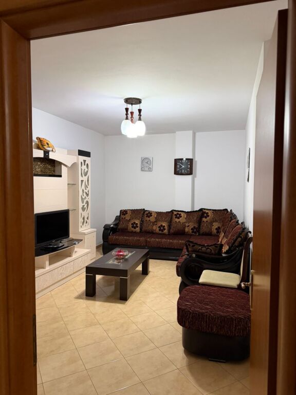 Shitet 2+1+2 me hipotek Fresk