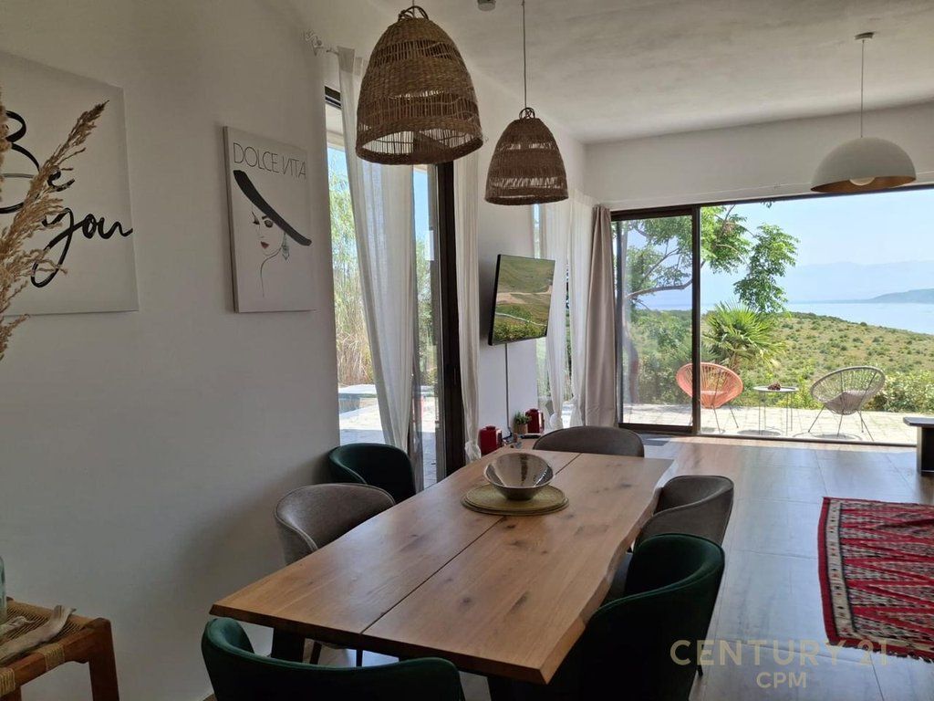 Vilë në shitje me pamje nga deti tek Kepi i Rodonit!