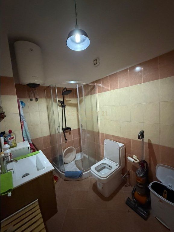 SHITET APARTAMENT 1+1 PRANE RESTORANT SHPIRAGU NE GOLEM !