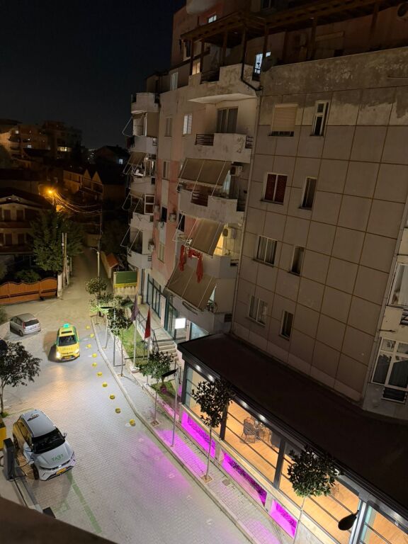 Shitet 2+1+2 me hipotek Fresk