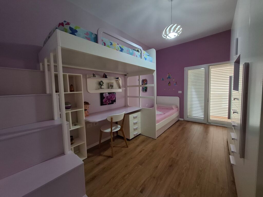 Jepet me qera 2+1+2 prane Amerikan 2!