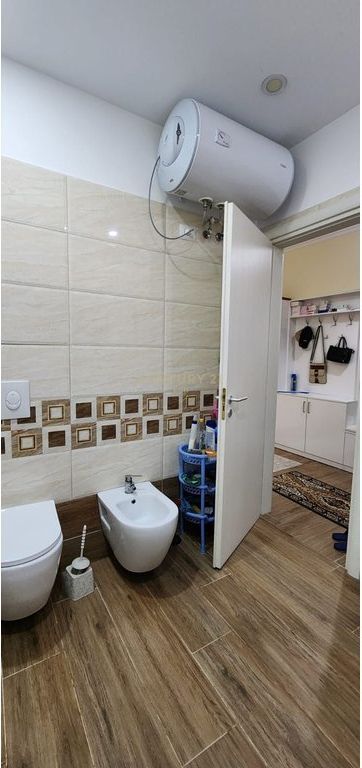 Shitet apartament 2+1 te Rruga e Re e Portit, Durres !