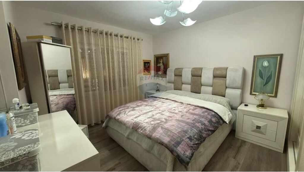 Shitet apartament 3+1 ,rruga e Kavajes