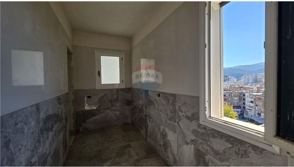 Dupleks ne Shitje,prane kishes Orthodokese,Vlore