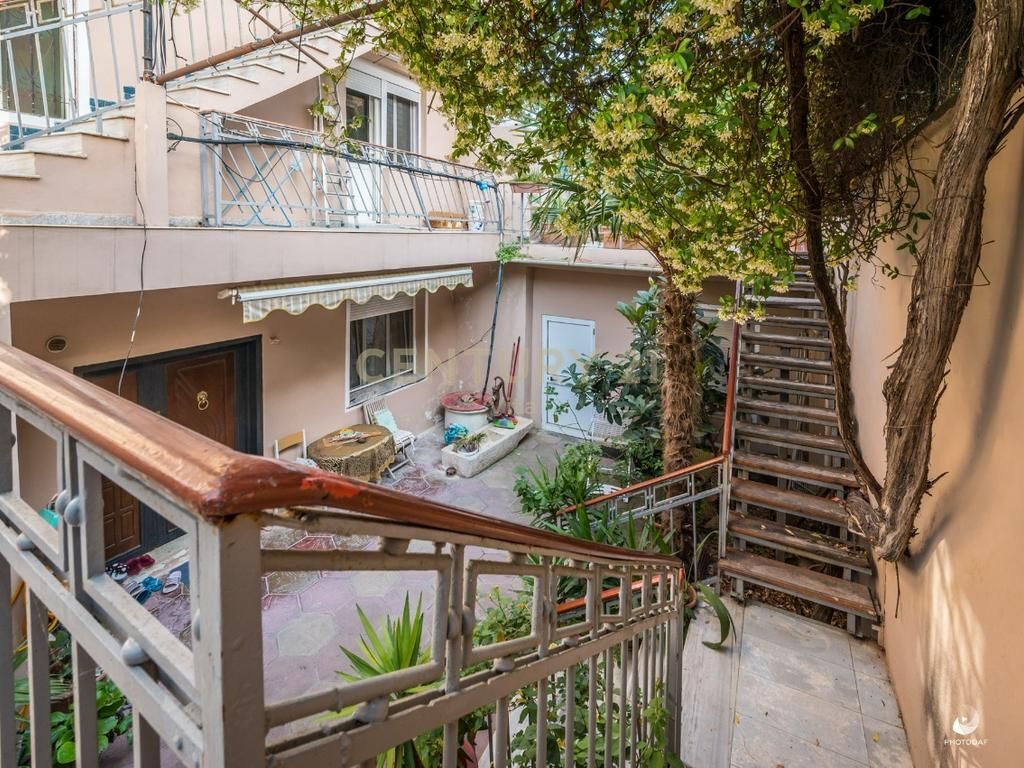 SHITET VILE ME 3 APARTAMENTE TE VECUARA  OBORR BASHKE ME 3 DYQANE I PERBASHKET NE BULEVARDIN EPIDAMN NE QENDER TE DURRESIT!