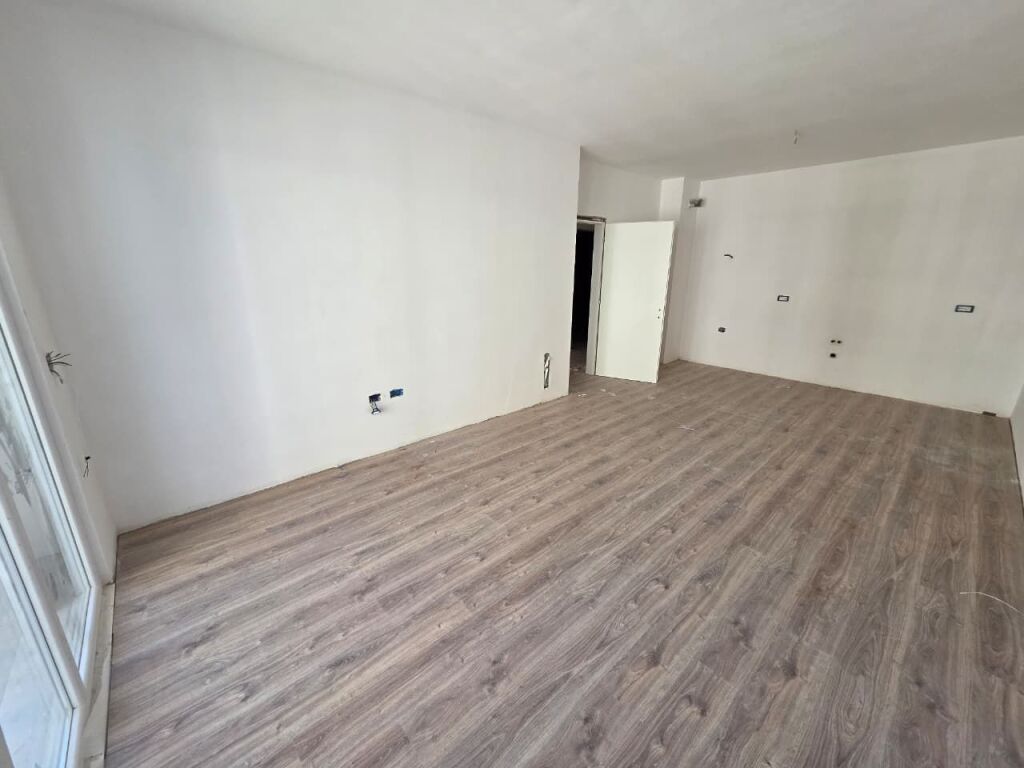 Laprak Pran Kupoles Appartamento 2+1+2 in Vendita