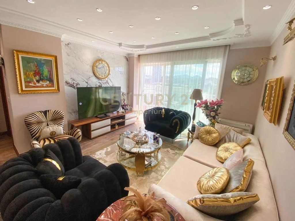 Apartament 3+1+2 ballkone + garderobe te vecuar me Qira në Bllok!