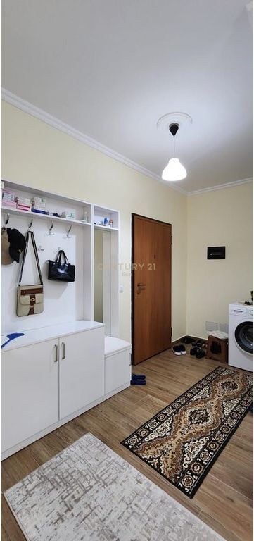 Shitet apartament 2+1 te Rruga e Re e Portit, Durres !