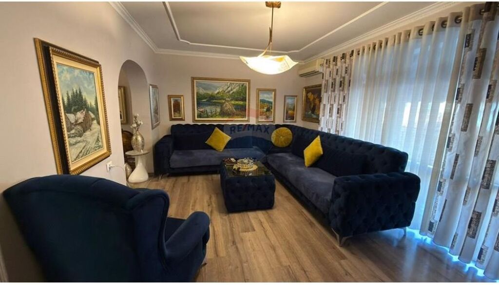 Shitet apartament 3+1 ,rruga e Kavajes