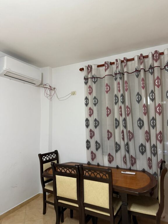 Shitet 2+1+2 me hipotek Fresk