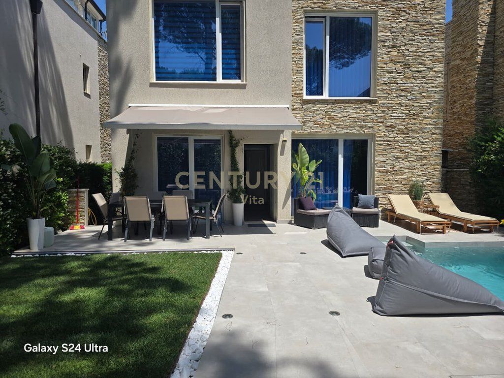 Shitet Vilë Luksoze me Pishinë në Kompleksin "Lura 3", Gjiri i Lalzit !