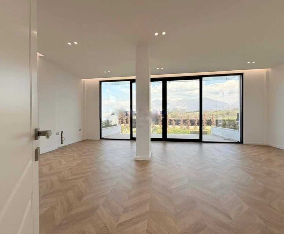 Villa di lusso con piscina a Mjull Bathore in vendita, vicino al Centro Commerciale TEG 980.000 €