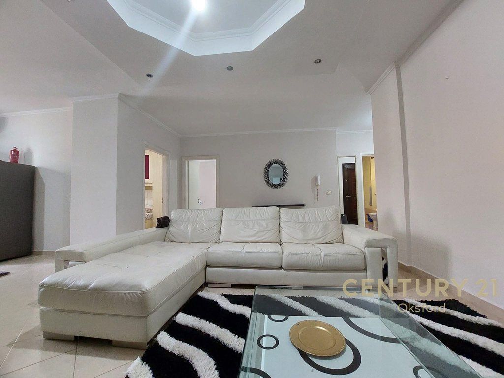 Shitet Apartament 2+1 + Garazh i Mbyllur për 2 Makina . Astir