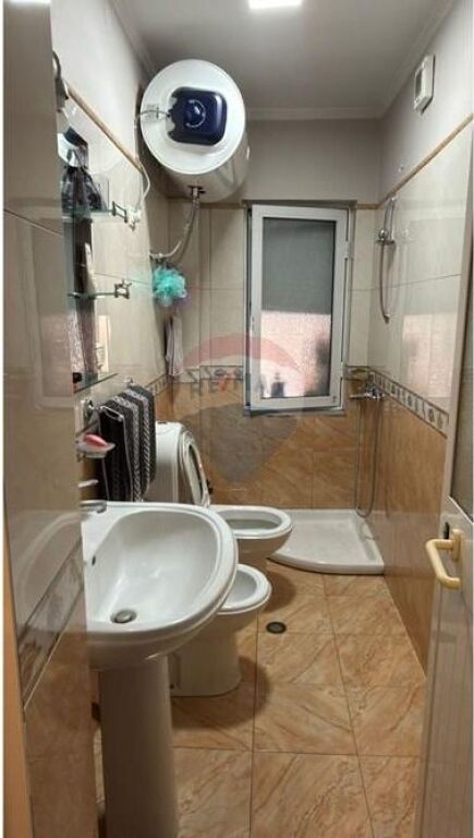 Shitet apartament 3+1 ,rruga e Kavajes