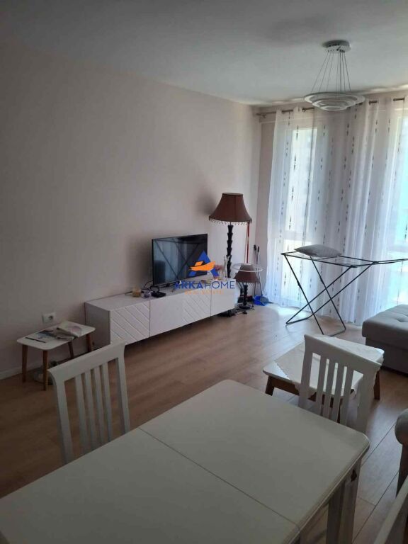 JEPET APARTAMENT ME QERA 2+1+BALLKON "RRUGA DAFINAVE, FUSHA E AVIACIONIT" 699 EURO