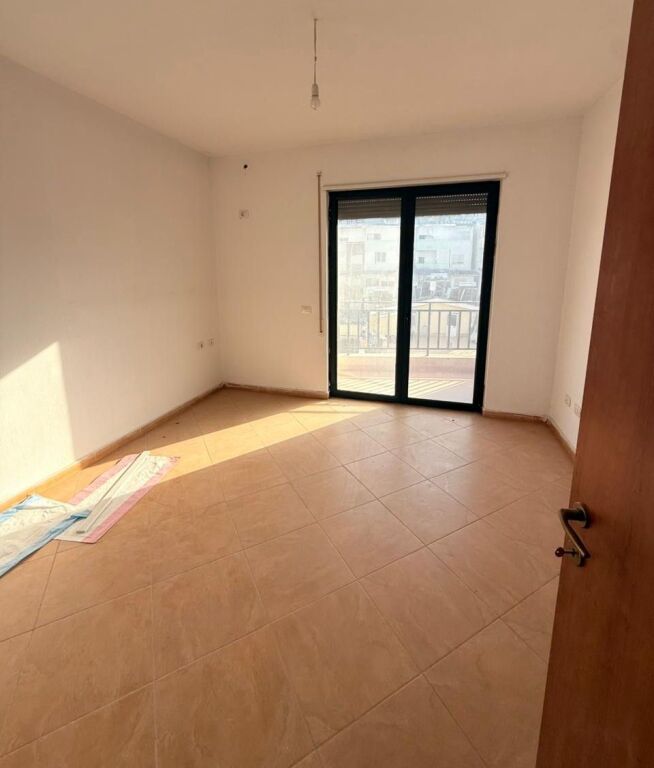 Apartament 2+1 per shitje tek mbikalimi kristalit