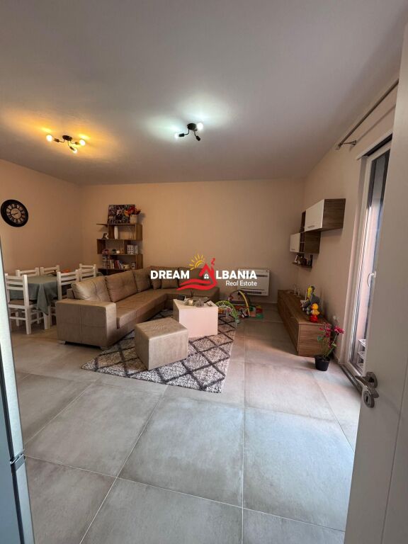 Apartament 1+1 me Qira në Rruga Azem Galica ne Tirane (ID 42111539)