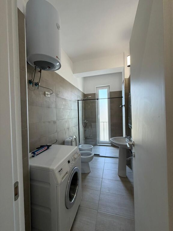 📢 In affitto – Appartamento 2+1  📍 Zona: 5 Maji, Tirana💶 Prezzo: 400€/mese