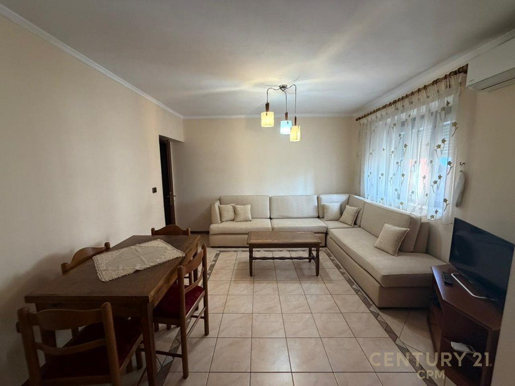 Jepet me qira apartament 2+1 në qendër të Tiranës