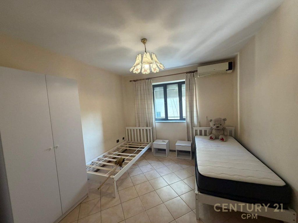 Jepet me qira apartament 2+1 në qendër të Tiranës