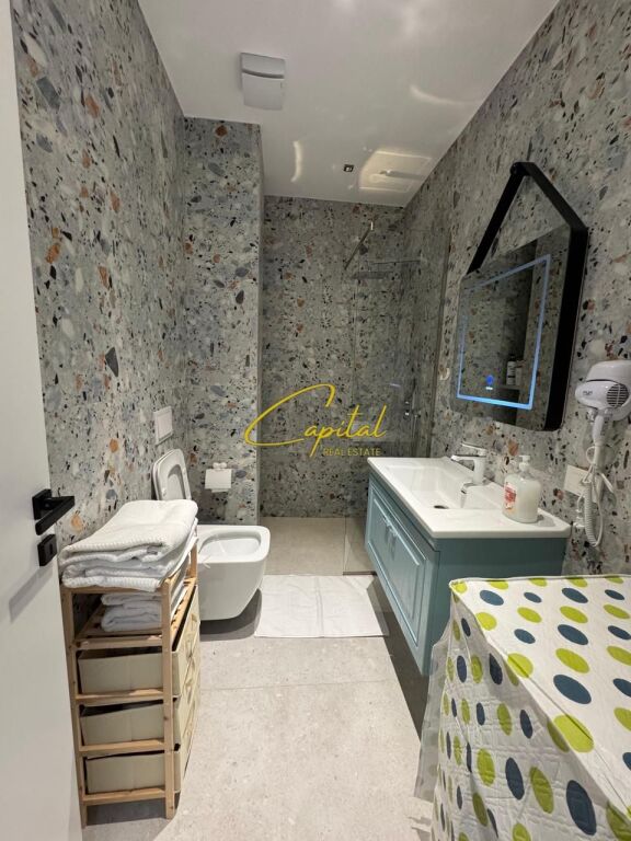 APARTAMENTE ME QIRA PER AIR BNB RRUGA MINE PEZA 2.200 EURO