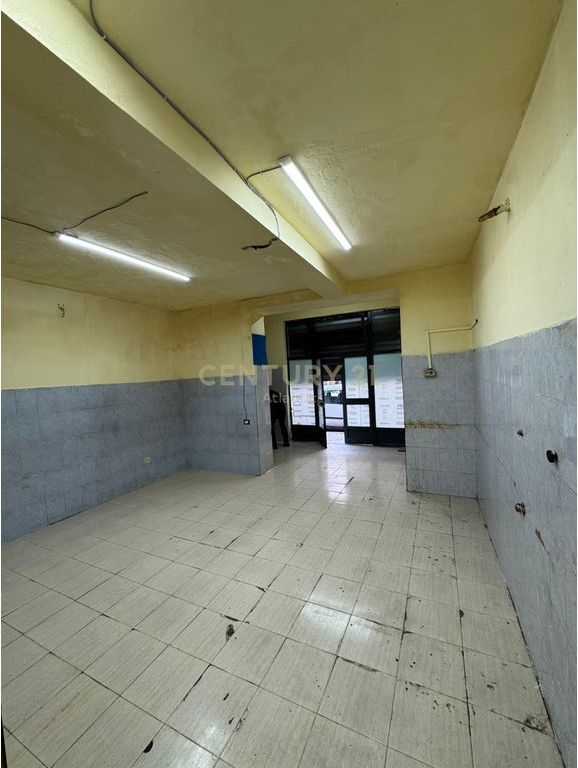 AMBIENT BIZNESI NË SHITJE NË LAGJEN NR. 12, DURRËS 120,000 €