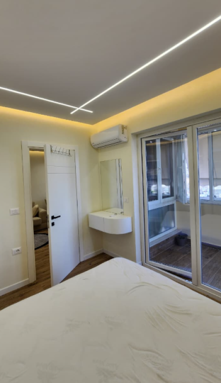 🏡 APARTAMENT 1+1 ME QIRA – PRANË UNIVERSITETIT MESDHETAR  