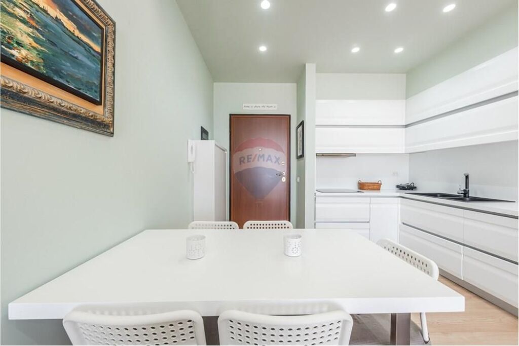 🏡 Apartament 1+1 për Qira – Lungomare, Vlorë