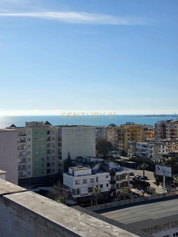 VENDESI APPARTAMENTO 2+1+2 BAGNI +2 BALCONI SULLA SPIAGGIA FERROVIARIA DI DURAZZO! 135.000 €