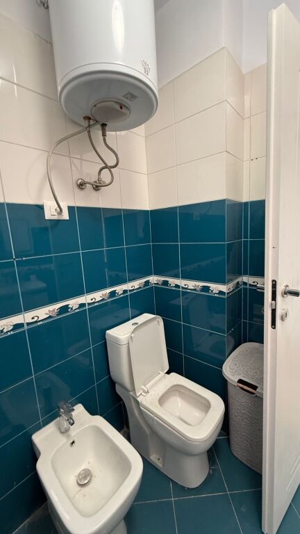 Apartament 1+1, Astir!