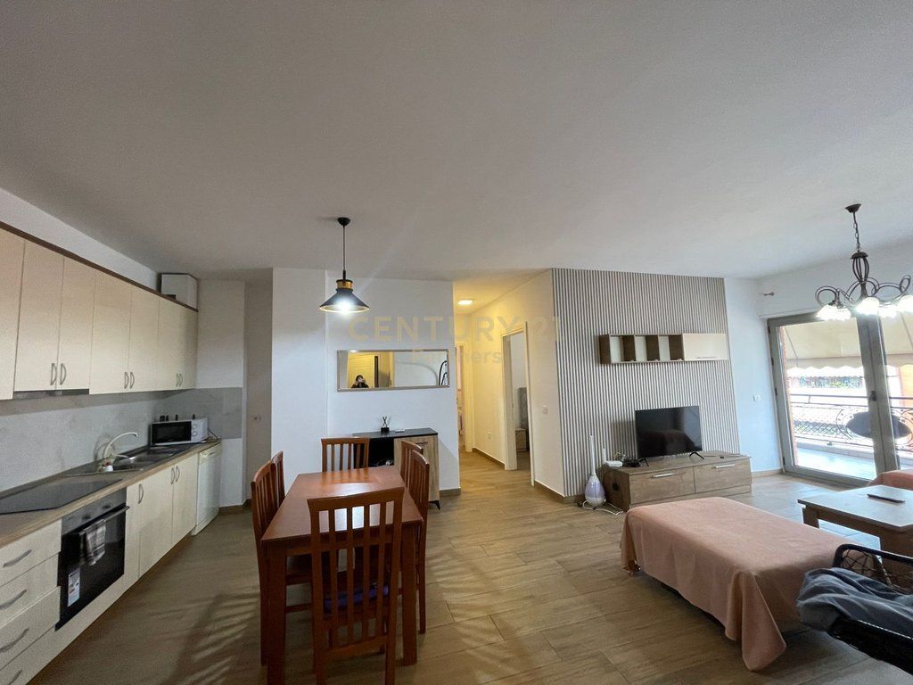 Appartamento 2+1+2 con posto auto in affitto nel complesso Delijorgji