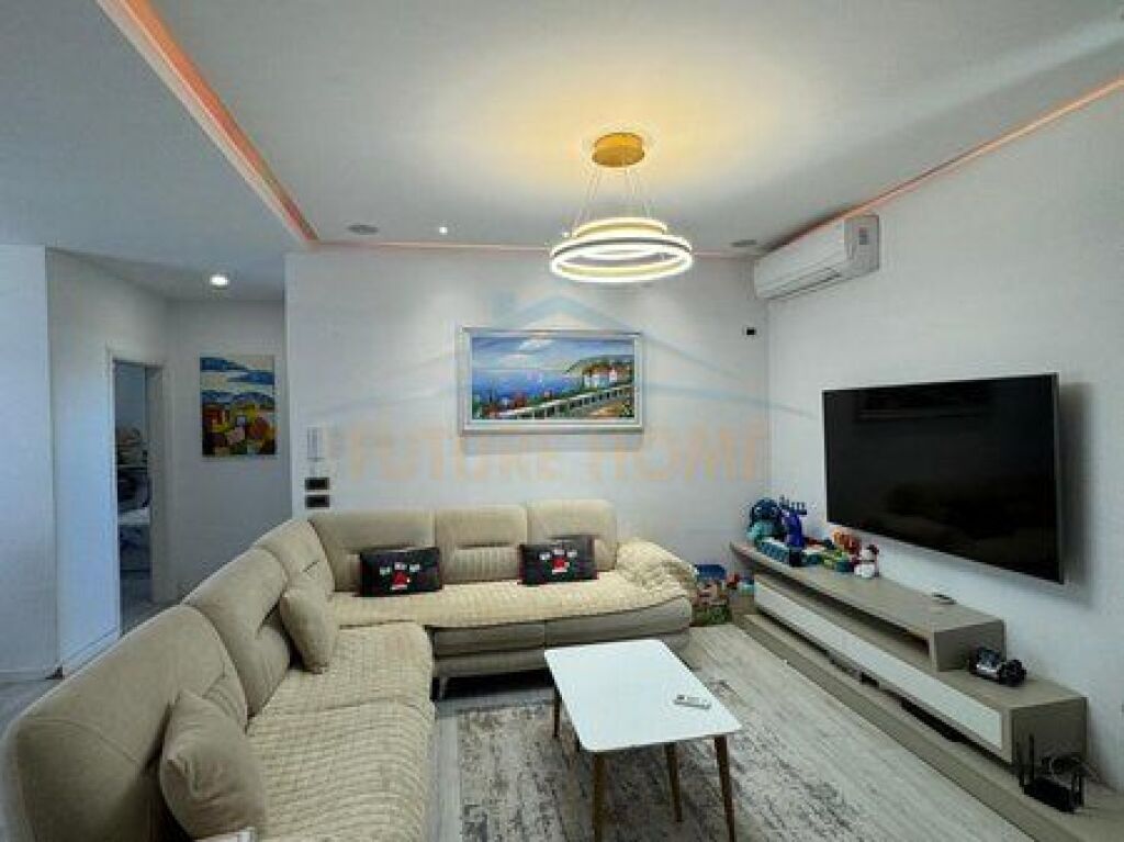 Apartment 2+1+2+ Veranda for Sale, Shkozë