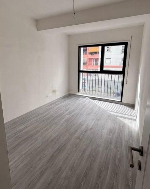 Apartament 3+2 Për Shitje në Bulevardi i Ri, Tiranë