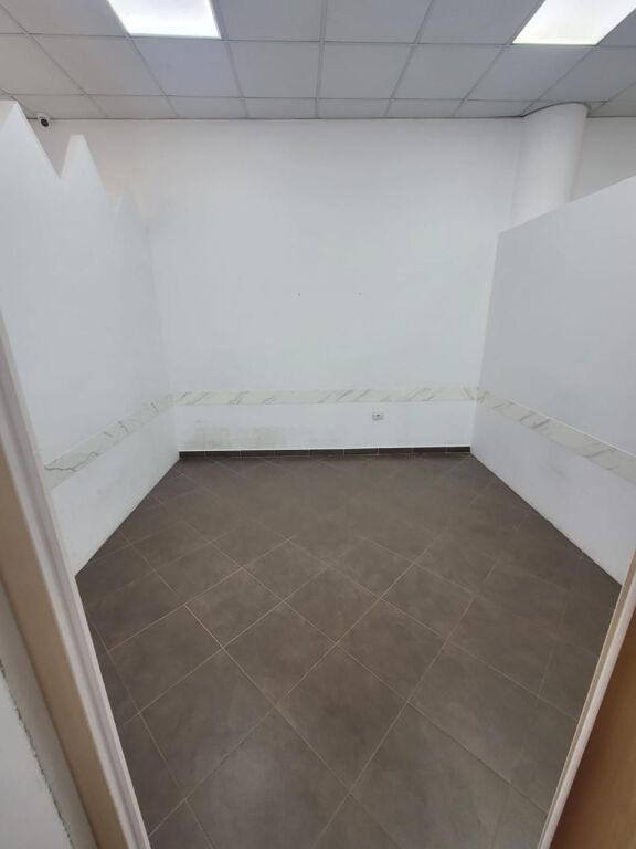 AMBJENT PER QERA TE KONTAKTONI 100 M2