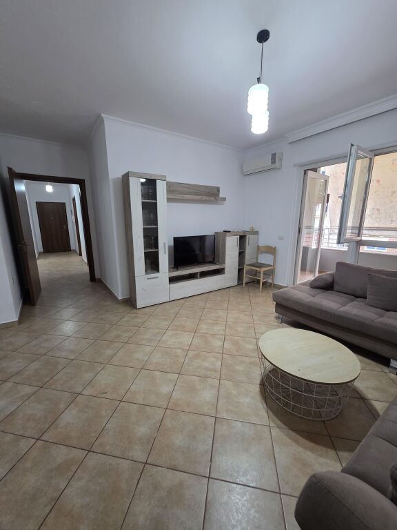 Apartament 2+1, Astir!