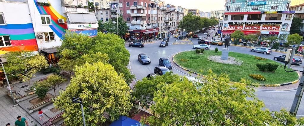 Jepet me qira ambient komercial në zonën e Sheshit Willson,