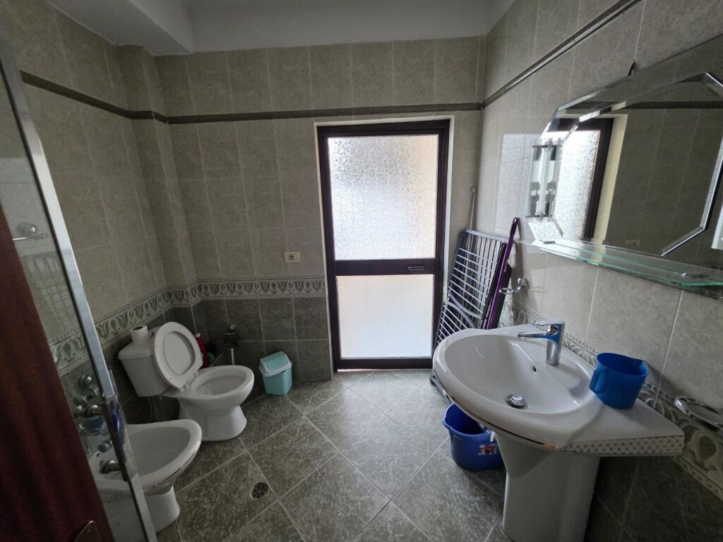 Affittasi 1+1 a Komuna