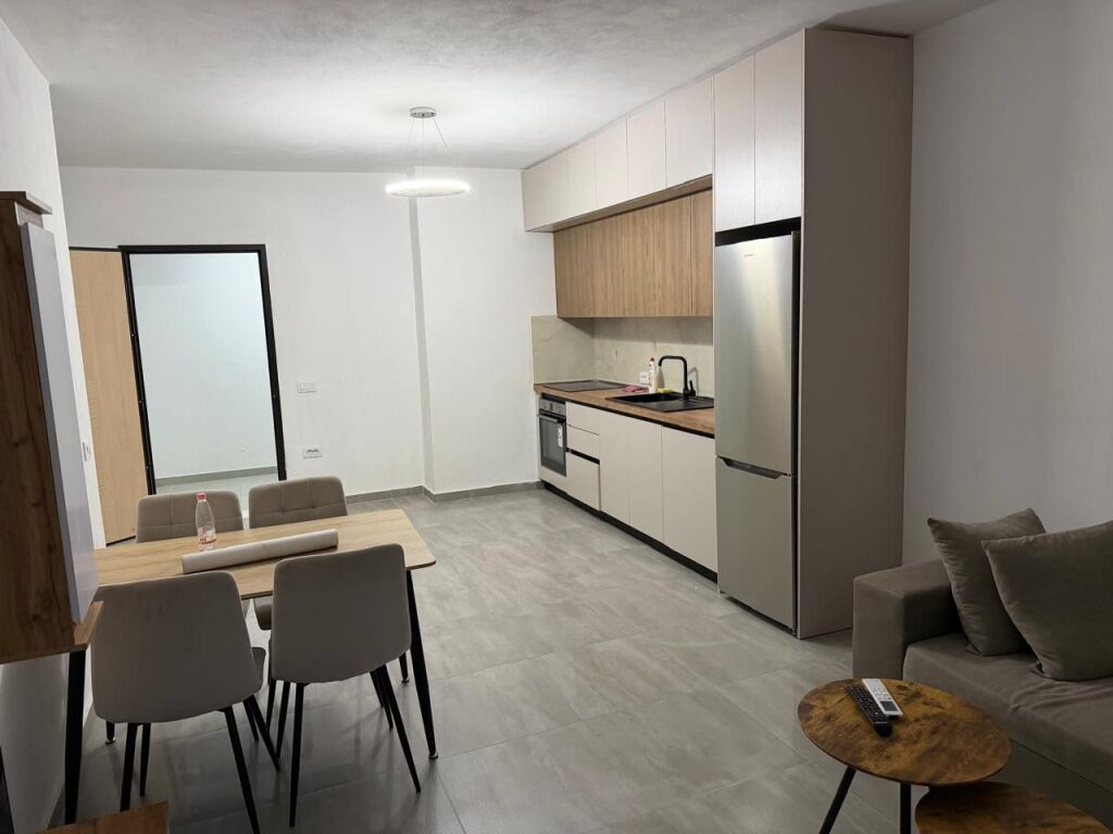 1+1 In Affitto, Piazza Shqiponja, Arredamento Nuovo