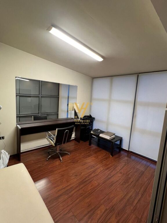 JEPET AMBIENT BIZNESI 100 M2 ME QIRA TE ISH EKSPOZITA 120.000 LEKE