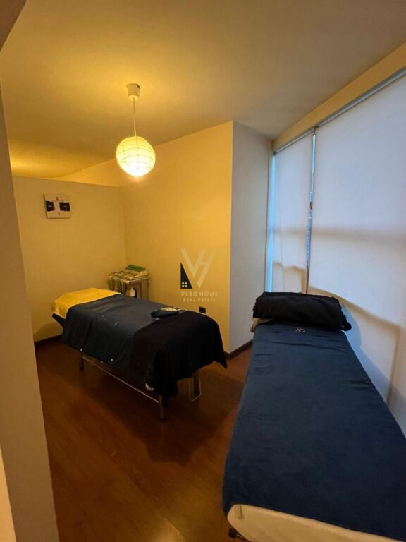 JEPET AMBIENT BIZNESI 100 M2 ME QIRA TE ISH EKSPOZITA 120.000 LEKE