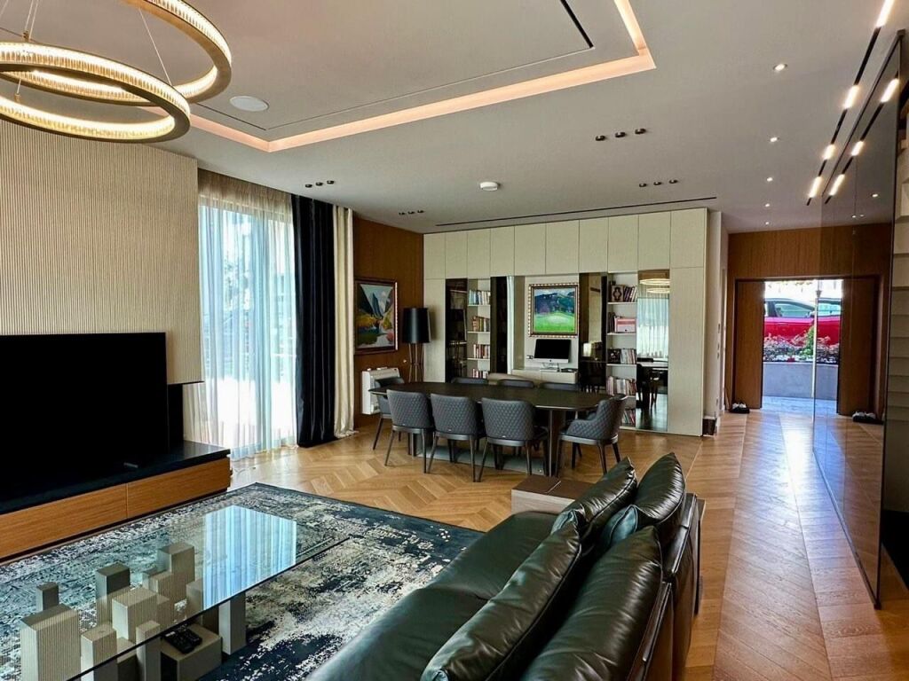 🏡 3-Storey Villa for Sale – Mandarin Residence TEG