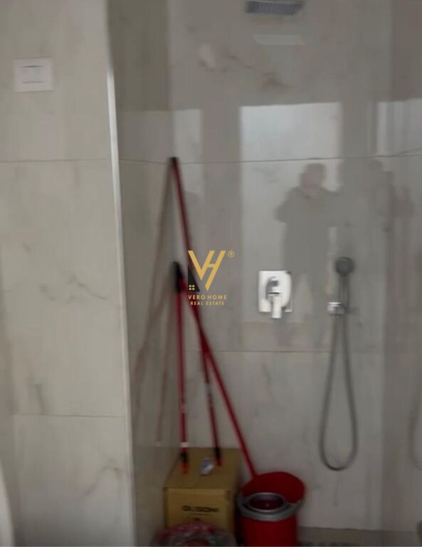 OFFICE 105 M2 FOR RENT AT MYSLYM SHYRI 1.100 EURO