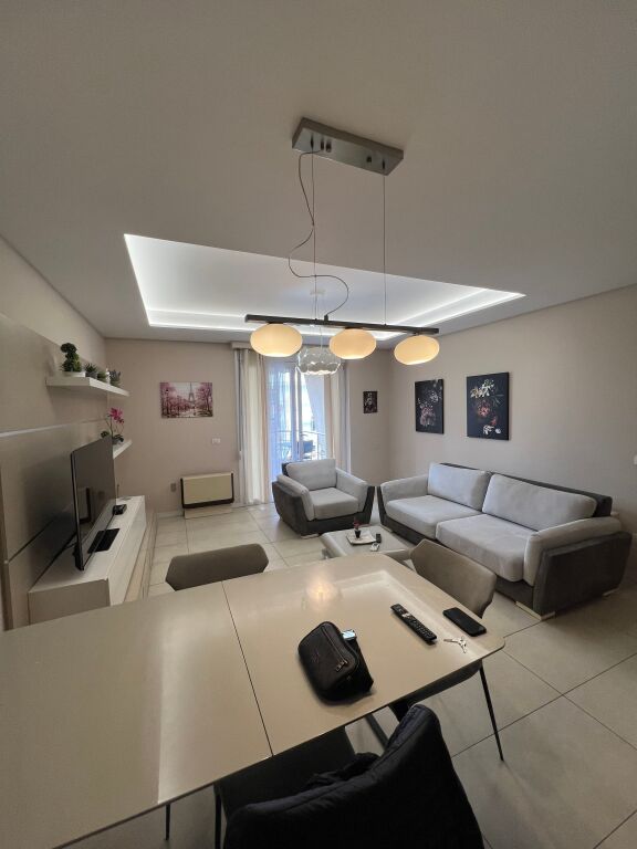 Shitet 1+1 te Liqeni Thatë