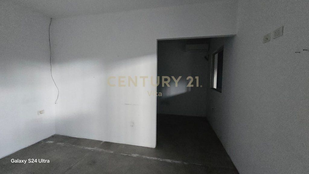 Magazinë me Qira në Autostradën Durrës-Tiranë 770m2